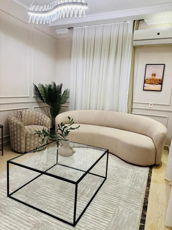 R Suites thumbnail 4