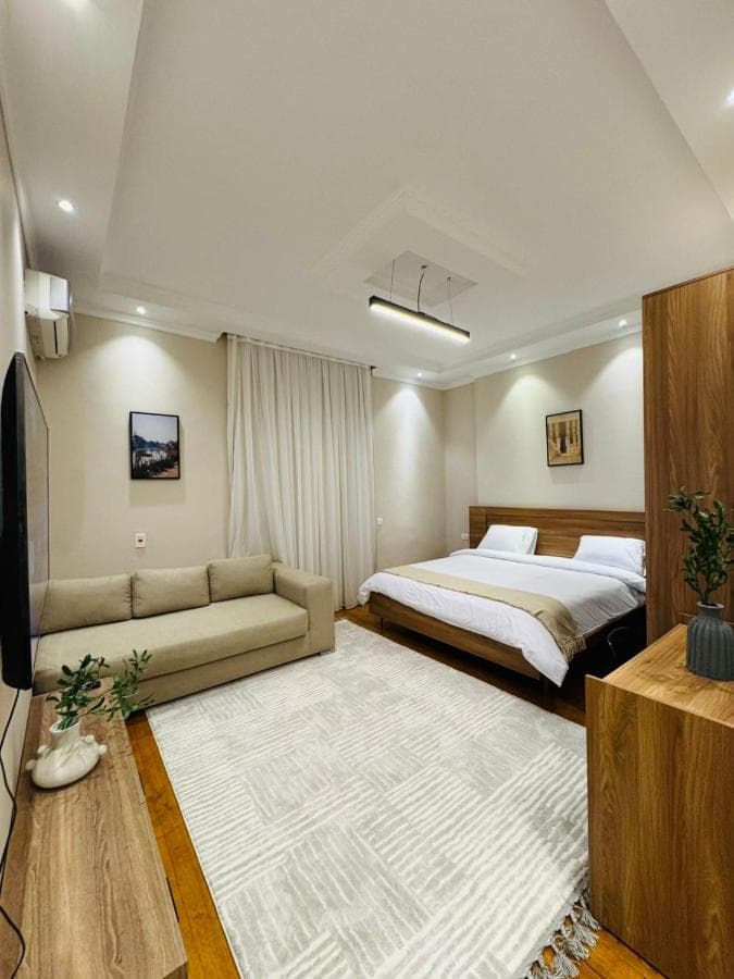R Suites thumbnail 7