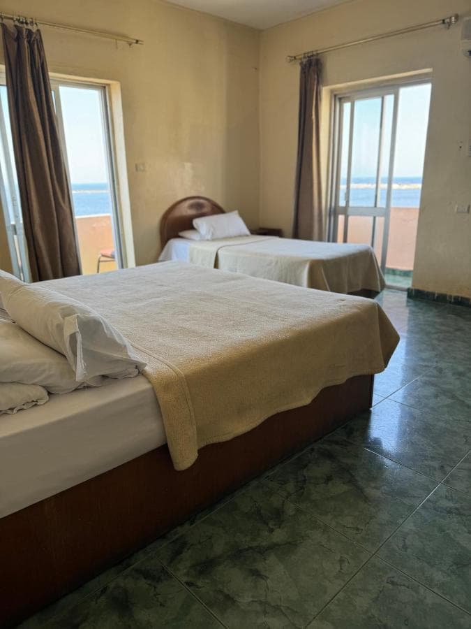 S Hotel thumbnail 7