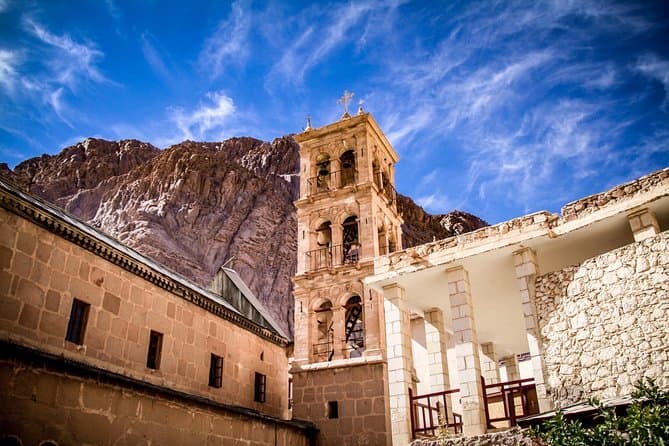 5-Hour Trip from Cairo to the Cave Church at Mokattam Mountain