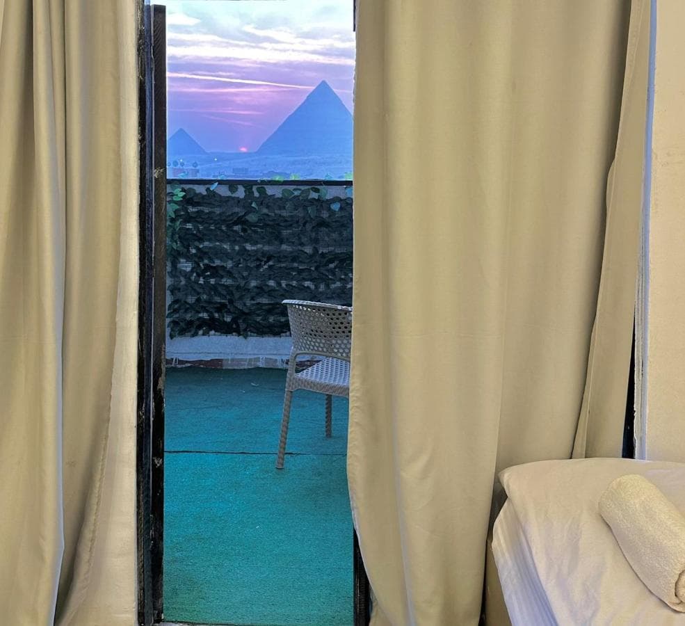 boulevard Pyramids view inn