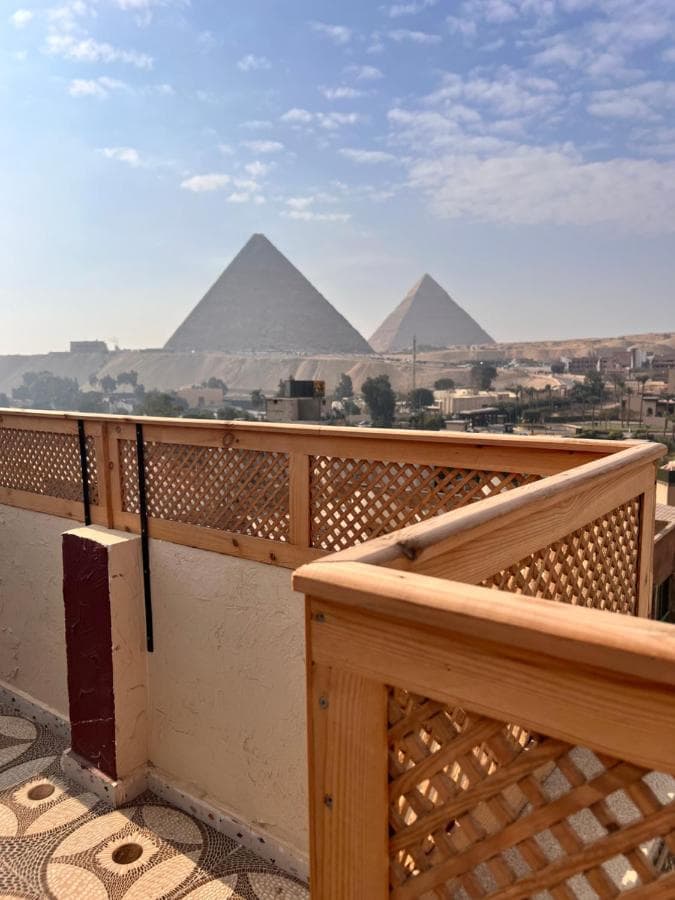 Cheristo pyramids view inn