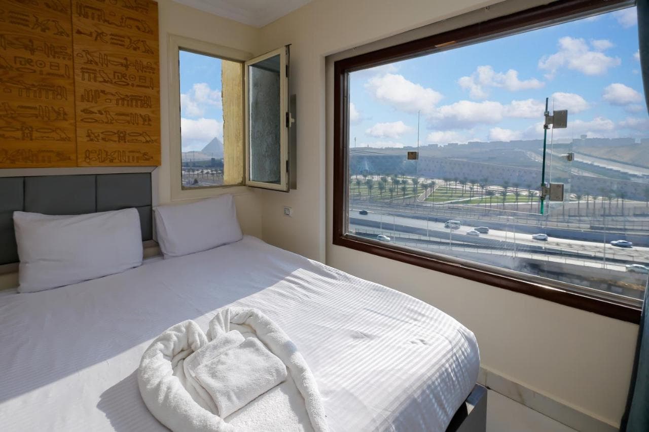 Great Museum and pyramids view inn
