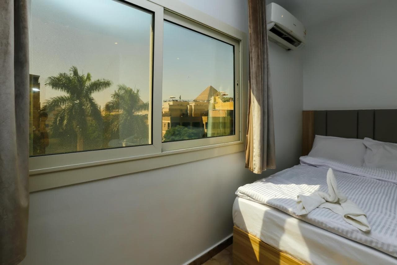 Pyramids Express View Hotel