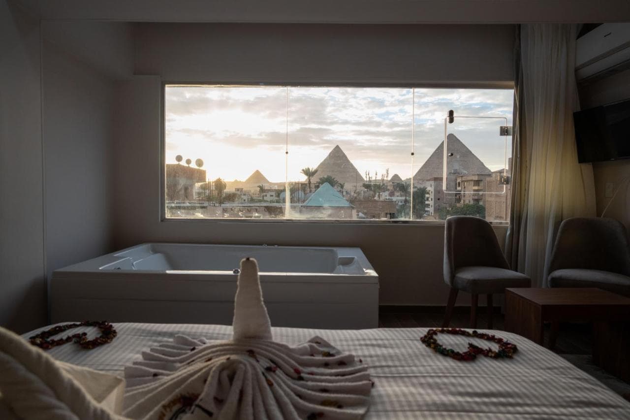 pyramids tuya&view inn