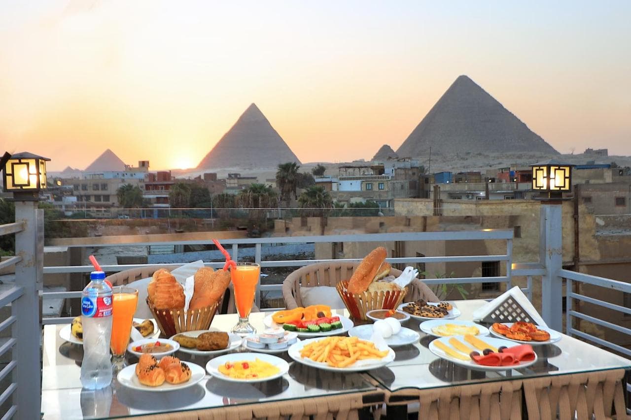 Sóul In Pyramids View