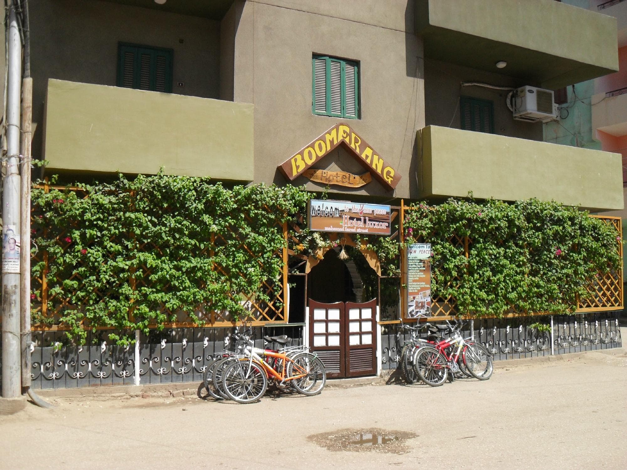 Dark Cafe 1