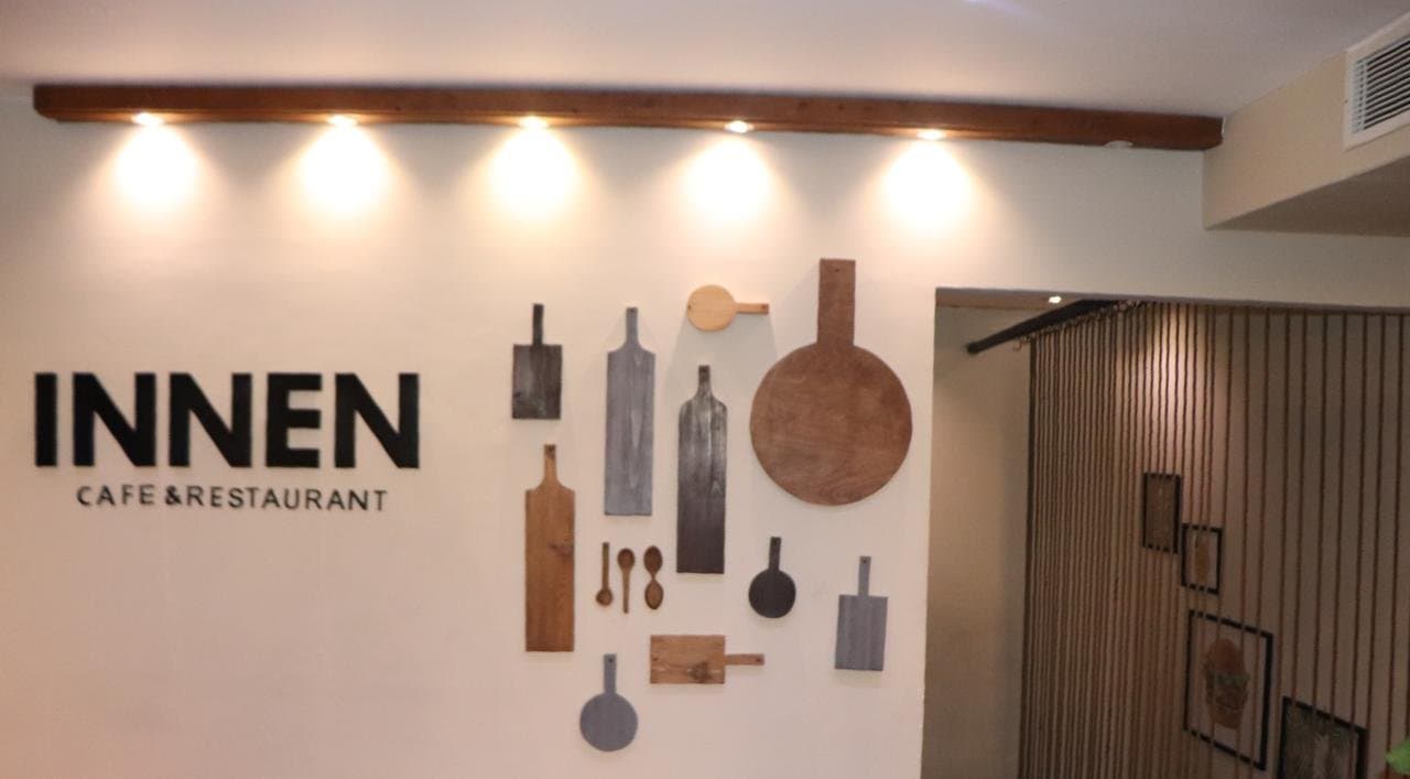 Innen Cafe and Restaurant