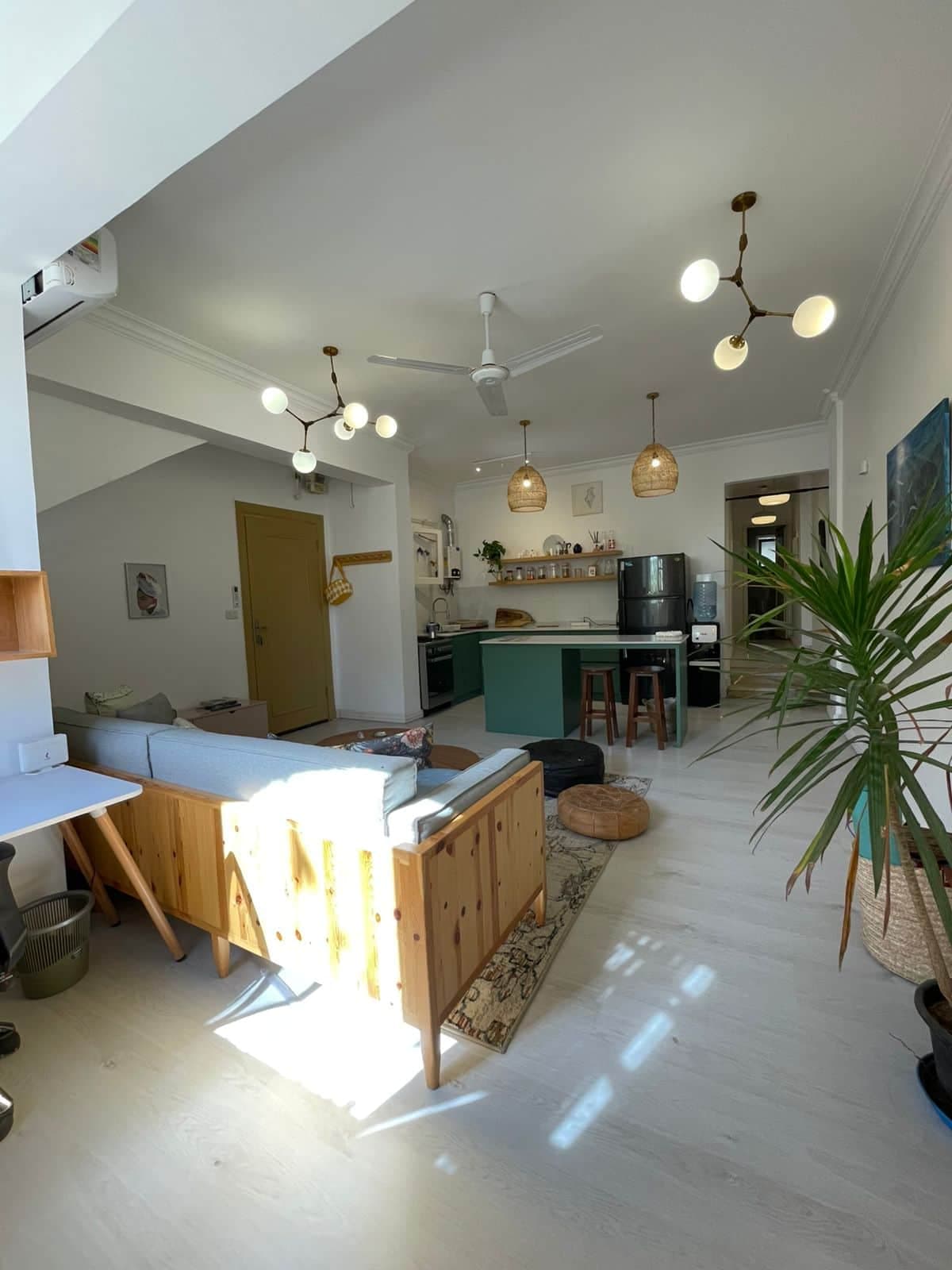 Elegant coastal 1BD, few steps from the beach