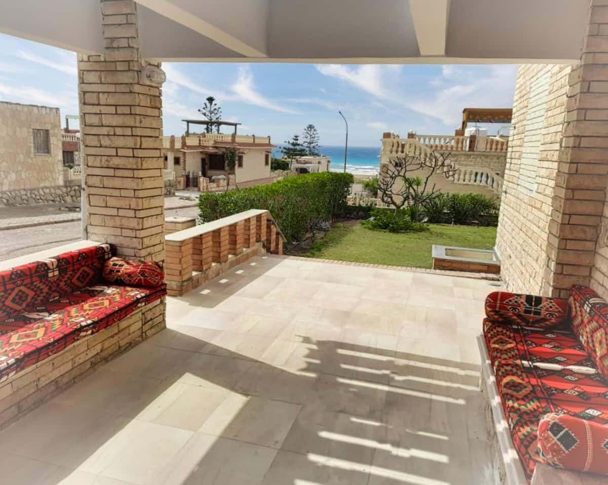 Elegant Villa With Rooftop