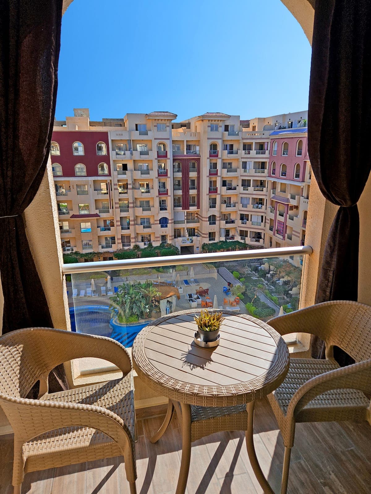 Free Beach Access – Studio Pool View and Wi-Fi