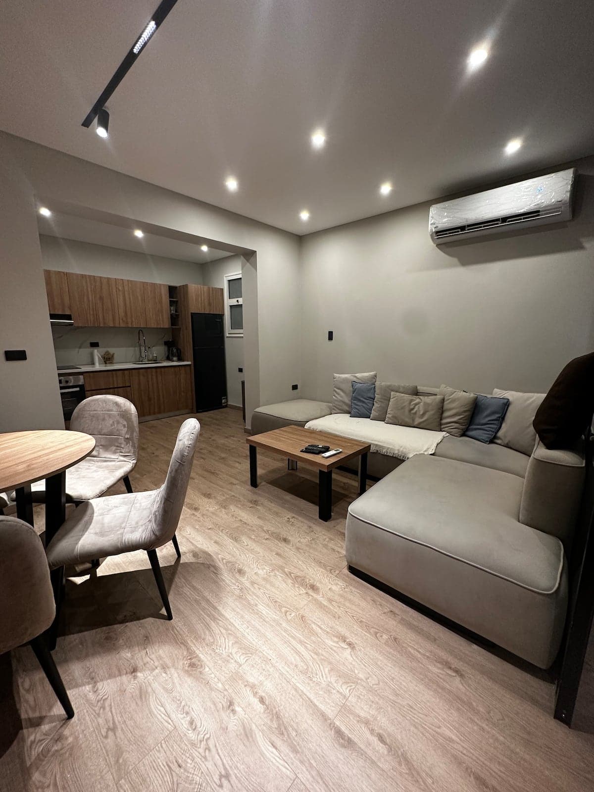 Lux studio right by the pool WI-FI landline