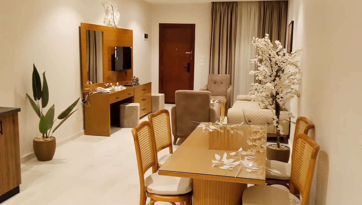 Modern 2-Bedroom Apartment, Close to Beach