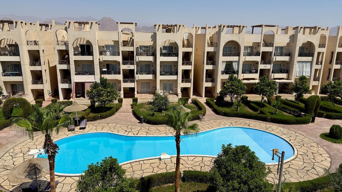 Pool front, Fast Wi-Fi, Great location