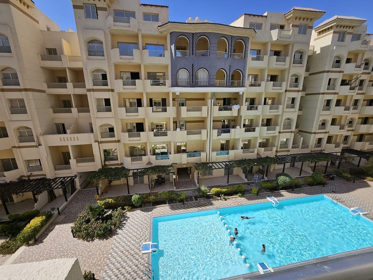 Pool View Studio w/ WI-FI & Smart TV beach access*