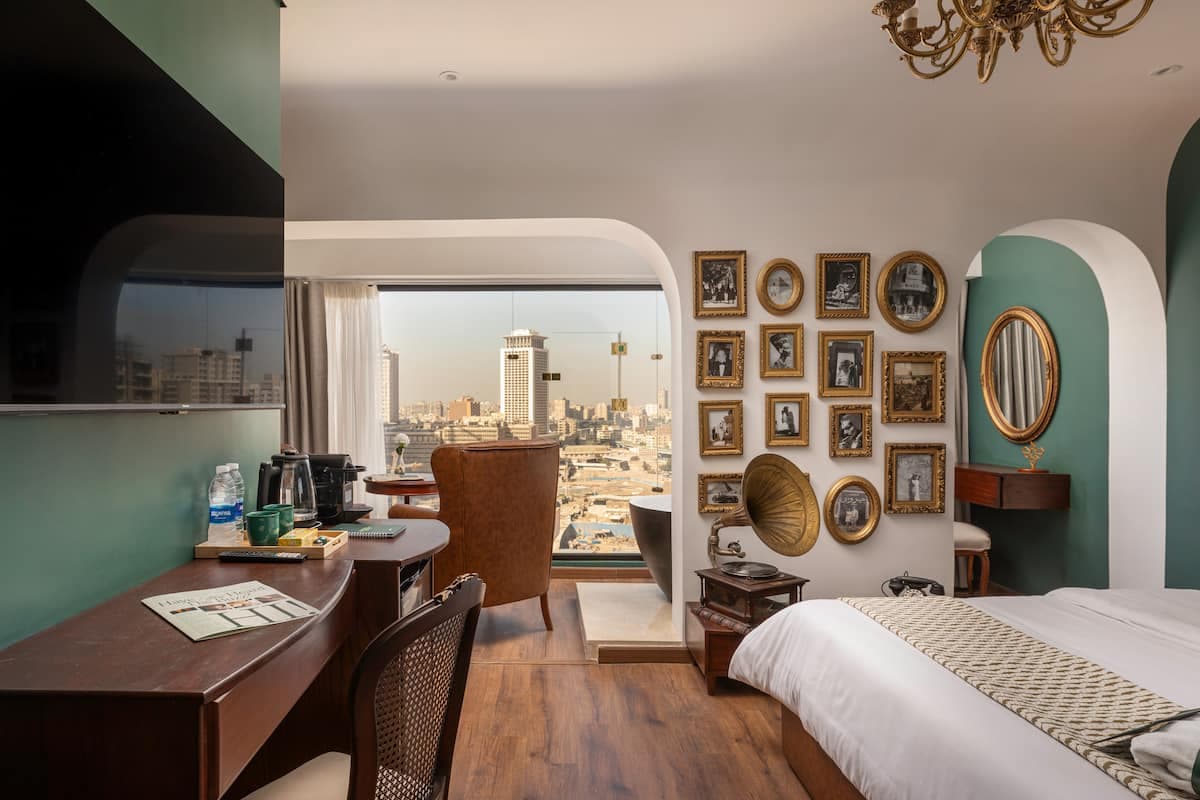 StayBee • TheTimekeeper’s Room Nile View Downtown