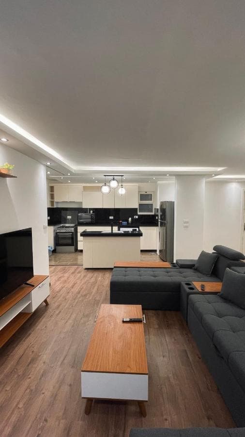 independent apartment green towers compound