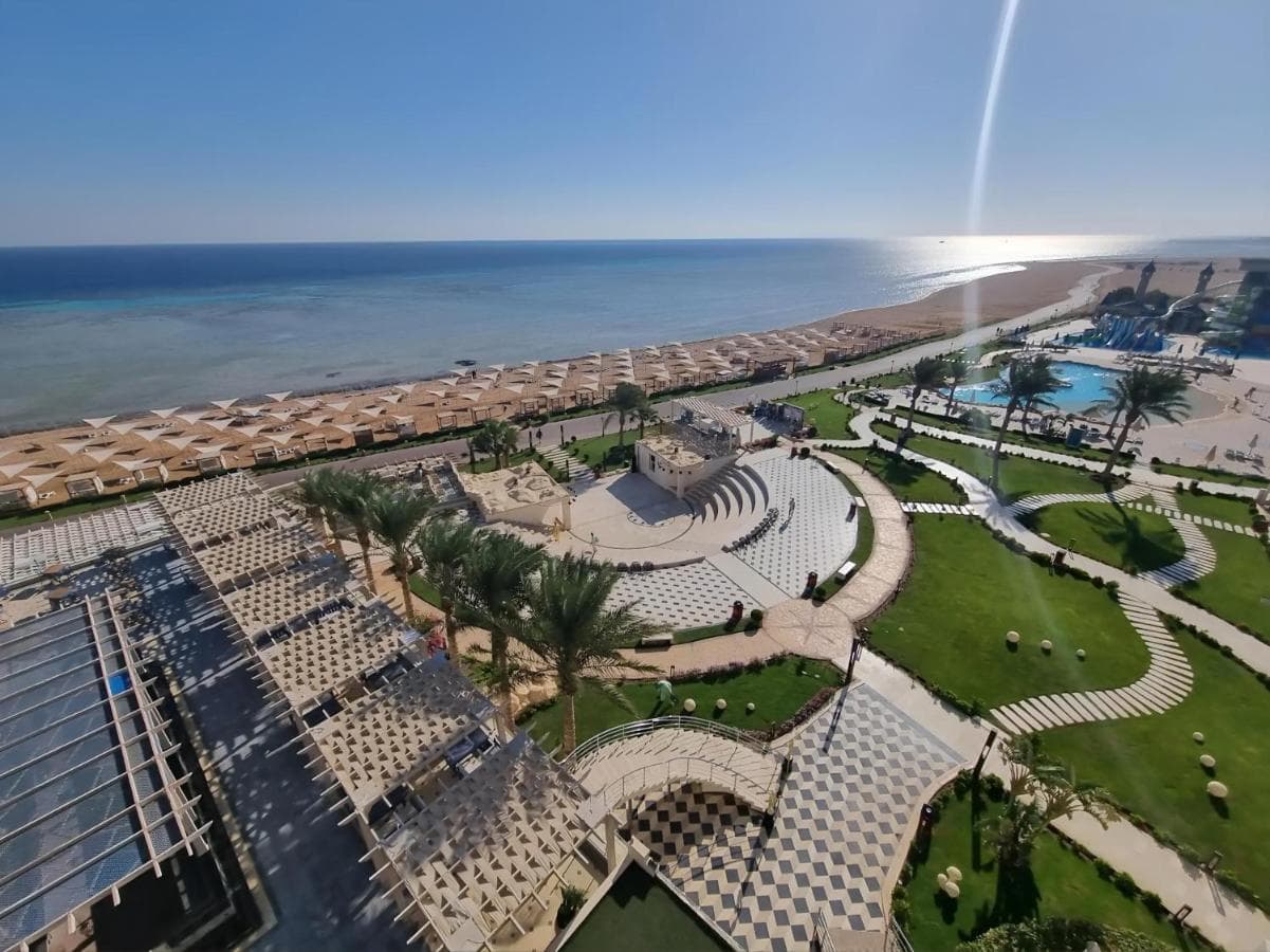 luxury Beachfront Studio- Foreign Nationals Only