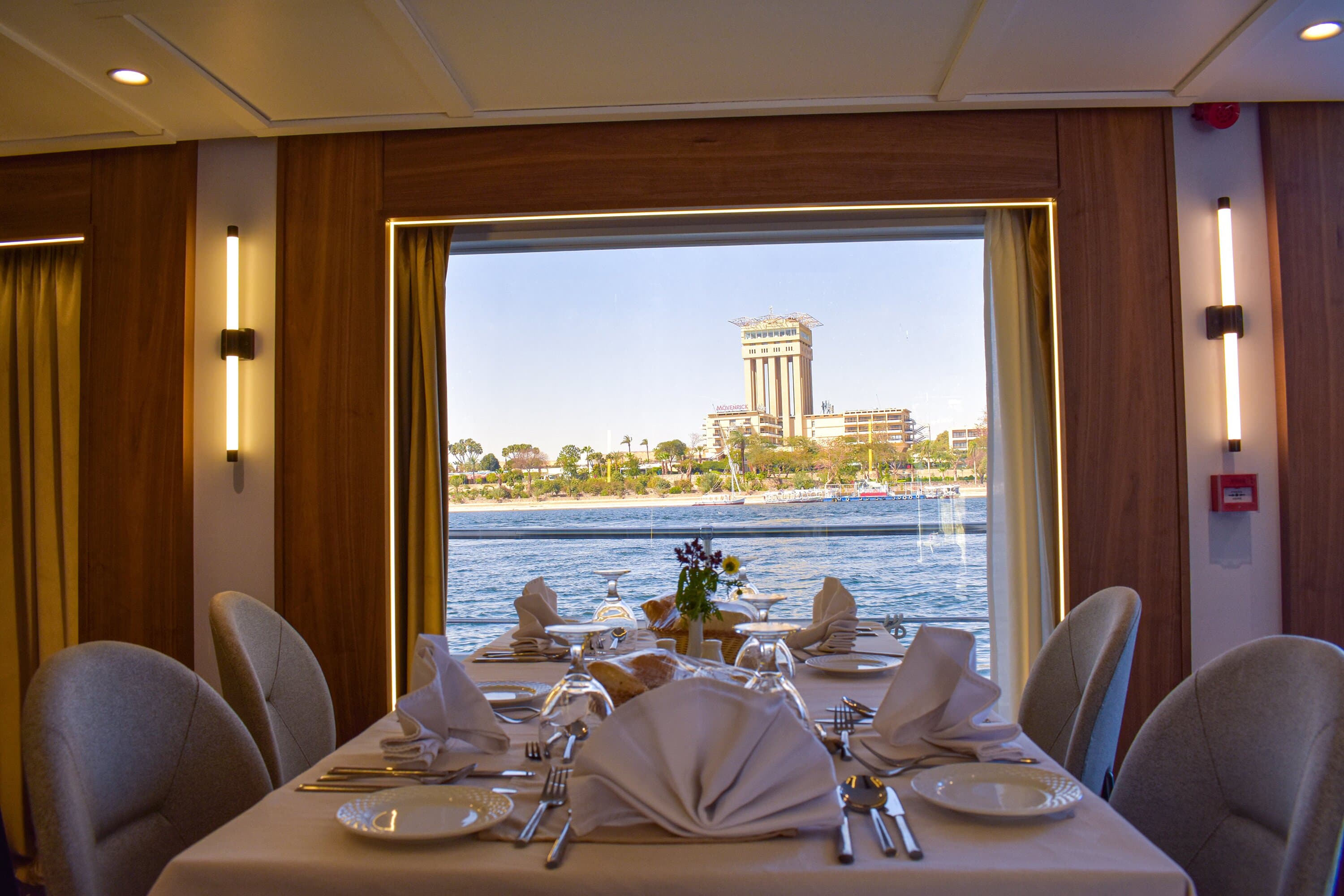 Obelisk Sailing Restaurants